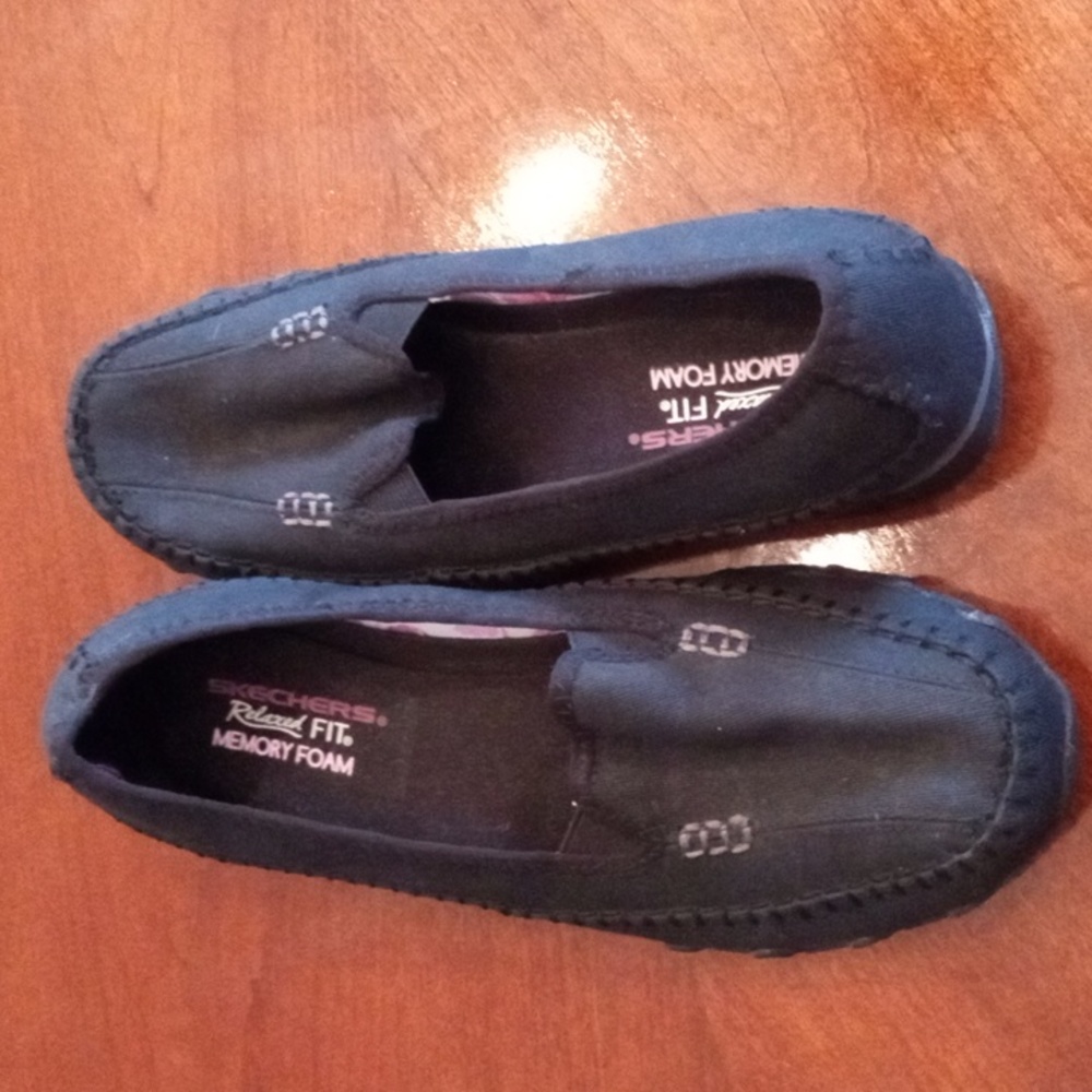 Skechers relaxed fit memory foam black